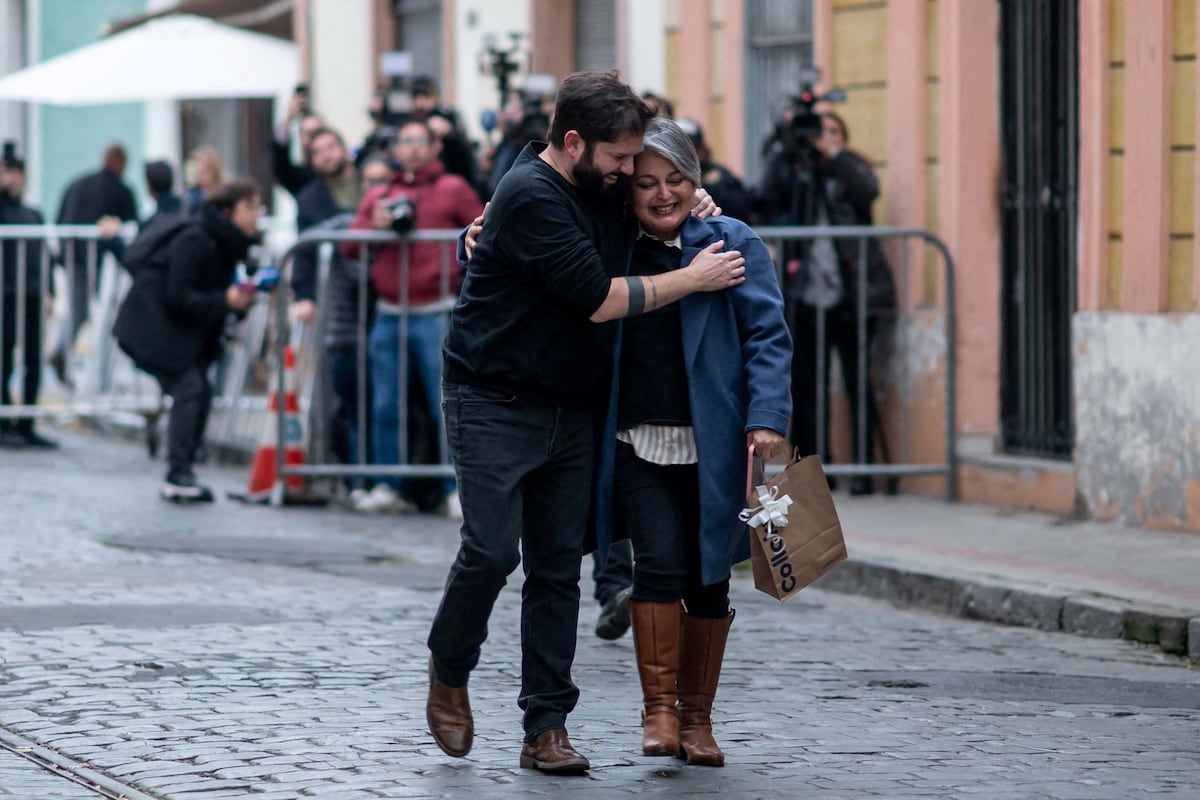 Jara insta a Boric a centrarse en gobernar tras su paso a la segunda vuelta en Chile