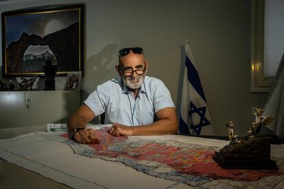 El líder de los colonos de Cisjordania, David Elhaiini, en el valle del Jordán.