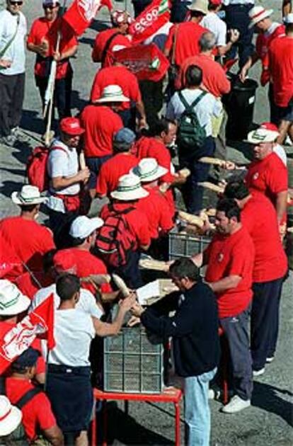 Marcha contra el decretazo. PLANO GENERAL - ESCENA