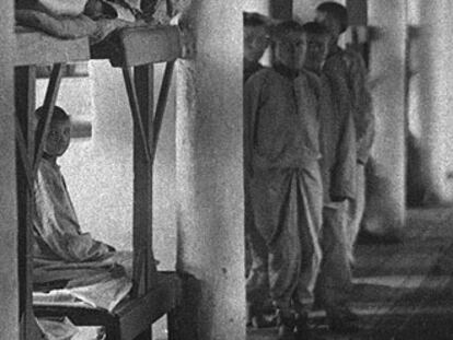 Barracón del campo de Molotovo, en 1946. Fotografía incluida en el libro de Tomasz Kizny 'Gulag' (Galaxia Gutenberg-Círculo de Lectores).