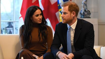 Los Duques de Sussex visitan a la Alta Comisaria de Canadá en el Reino Unido, Janice Charette, en 2020.