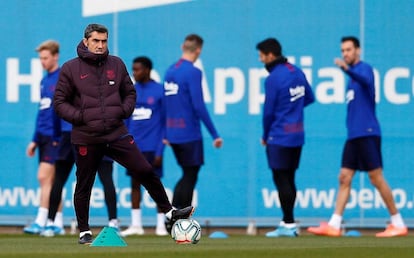 Ernesto Valverde, en la Ciudad Deportiva del Barcelona. 