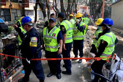 Rescatistas durante el terremoto de la Ciudad de México el 19 de septiembre.