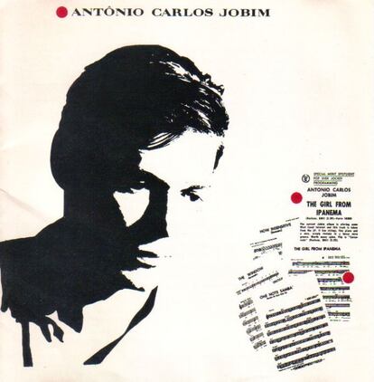 Doce canciones para la historia: Garota de Ipanema, Agua de beber, Insensatez, Desafinado, Corcovado, Samba de uma nota s&oacute;... El primer disco de Antonio Carlos Jobim, que ten&iacute;a entonces 36 a&ntilde;os, se grab&oacute; los d&iacute;as 9 y 10 de mayo de 1963 en Nueva York, con arreglos de Claus Ogerman, producci&oacute;n de Creed Taylor y Phil Ramone como ingeniero de sonido. La revista estadounidense Down Beat le concedi&oacute; las cinco estrellas que reserva a las obras maestras. En Brasil lo public&oacute; un a&ntilde;o m&aacute;s tarde el sello Elenco -&eacute;sta es la portada de la edici&oacute;n brasile&ntilde;a, m&aacute;s elegante que la estadounidense, imaginada por el dise&ntilde;ador C&eacute;sar Villela-. Dice Ruy Castro, autor de un libro imprescindible sobre la bossa nova, que cada vez que Jobim abri&oacute; el piano, el mundo, aunque s&oacute;lo fuese por unos minutos, se volvi&oacute; m&aacute;s arm&oacute;nico, mel&oacute;dico y po&eacute;tico.
 