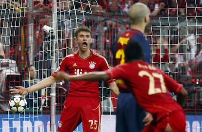 Müller celebra el cuarto gol del Bayern.