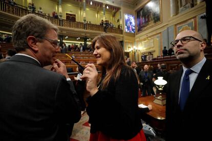 La portavoz de JxCat, Laura Borrás (centro), este sábado en el Congreso de los Diputados.