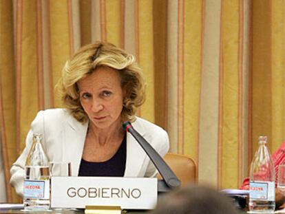 La ministra Elena Salgado, durante su comparecencia ante Comisión de Sanidad del Congreso.