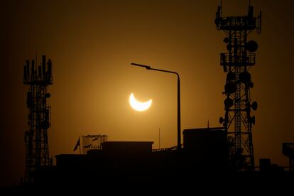 Foto tomada en Rawalpindi, Pakistan. El próximo eclipse solar total en España tendrá lugar el 12 de agosto de 2026, seguido de otro el 2 de agosto del año siguiente.