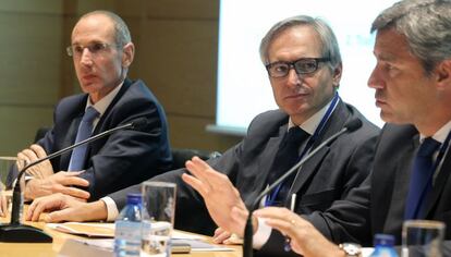 De izquierda a derecha, Jos&eacute; Mar&iacute;a Cervera, director general Corporativo de Renta Corporaci&oacute;n; Luis Hern&aacute;ndez, presidente de la inmobiliaria, y David Vila, consejero delegado, durante la presentaci&oacute;n celebrada esta ma&ntilde;ana en la Bolsa de Madrid. / Pablo Monge