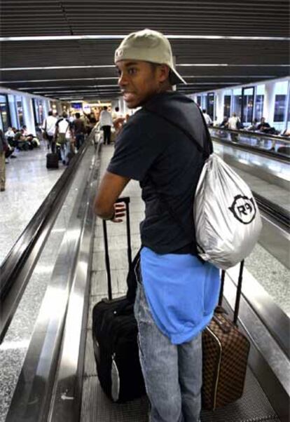 Robinho, en Francfort tras ganar la Copa de las Confederaciones.