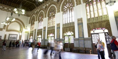 Vestíbulo de la estación de tren de Adif en Toledo.