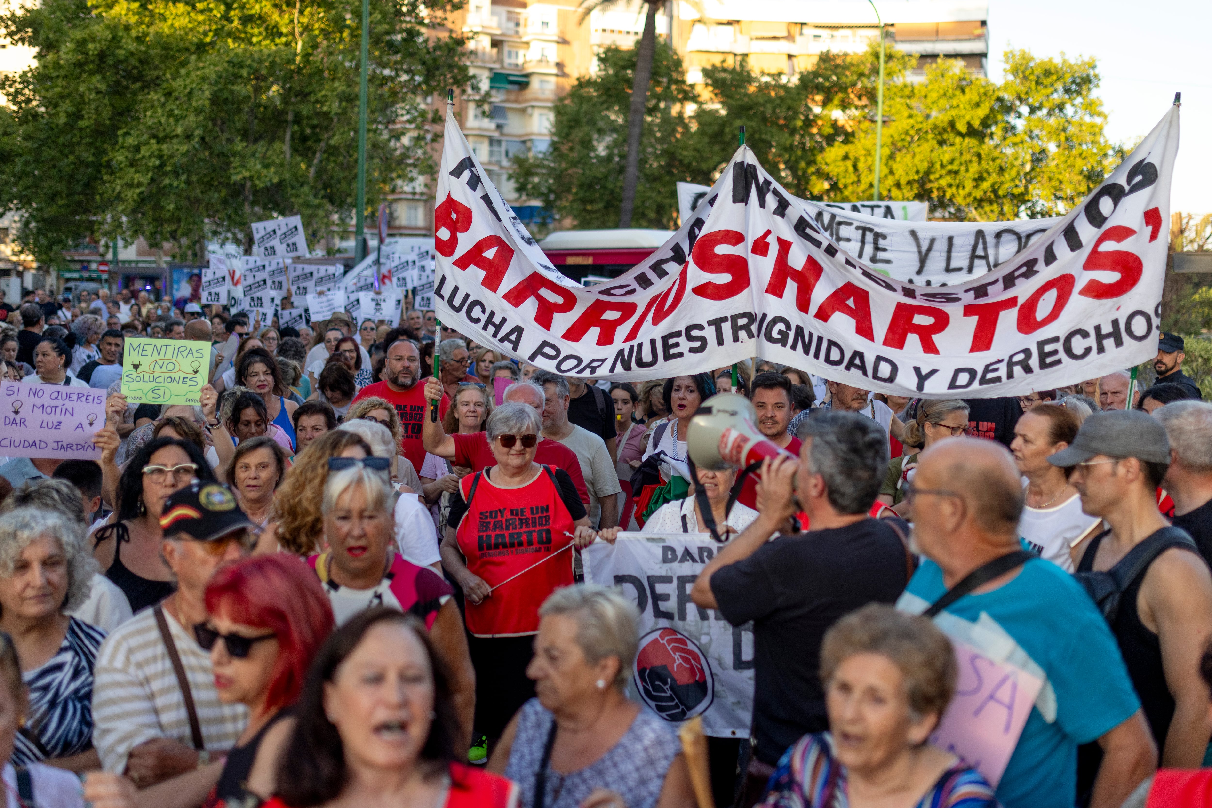 Manifestación este jueves en Sevilla por los cortes de luz que sufren miles de vecinos.