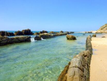 Playa de los baños de Claudia, próxima al yacimiento de Baelo Claudia, en Cádiz.