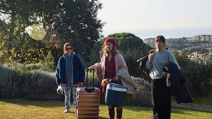 Laia Marull, Betsy Túrnez y Àgata Roca, en un momento de 'Las irresponsables'.