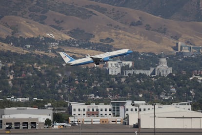 El cuerpo de Charlie Kirk es transportado en un Air Force Two.