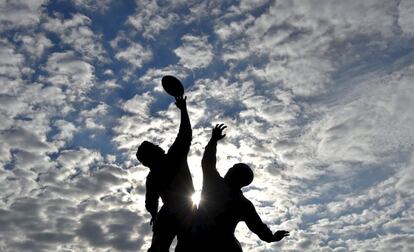 Estatua en el estadio de Twickenham, donde se inaugura el viernes el Mundial de rugby.