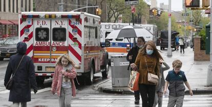 Ambulancias en Nueva York, el 6 de mayo.