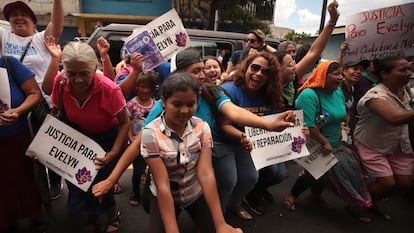 Una manifestación en agosto de 2019 en El Salvador por la liberación de una mujer apresada por abortar