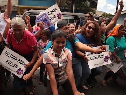 Una manifestación en agosto de 2019 en El Salvador por la liberación de una mujer apresada por abortar