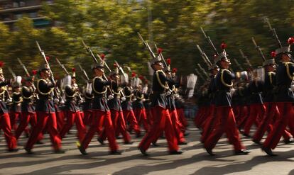 Los cadetes de segundo curso de la Academia General Militar de Oficiales del Ejército de Tierra de Zaragoza, en un momento del desfile.