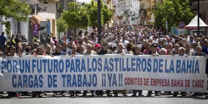 Manifestación de los trabajadores de las tres factorías de Navantia en la bahía de Cádiz.