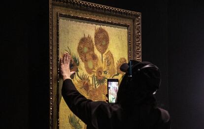 Reproducción de 'Los Girasoles' de van Gogh que puede verse en la exposición de Barcelona.