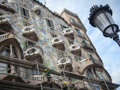Bastides a la façana de la Casa Batlló.