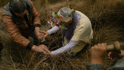 Los rituales de siembra de agua sirven para conectar a las comunidades con los humedales que les surten agua, agradecer a la Madre Tierra y proteger el ecosistema del páramo de la sequía.