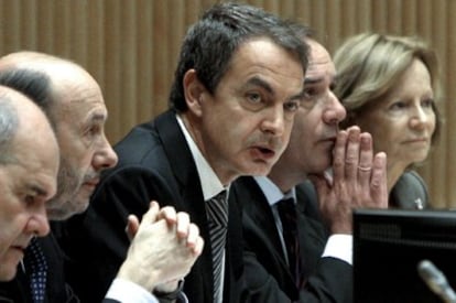 Chaves, Rubalcaba, Zapatero, Alonso y Salgado durante la comparecencia del presidente.
