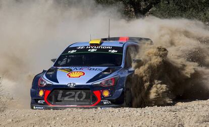 Mikkelsen (Hyundai), durante la primera etapa.