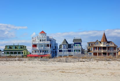 Cape May es una ciudad ubicada en el extremo sur de la península de Cape May, en el condado de Cape May, Nueva Jersey.