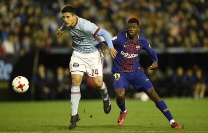 Roncaglia corre ante Dembélé.