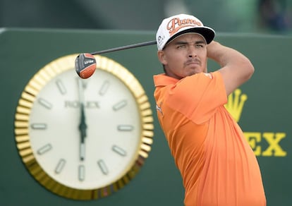 Rickie Fowler sale del tee del uno