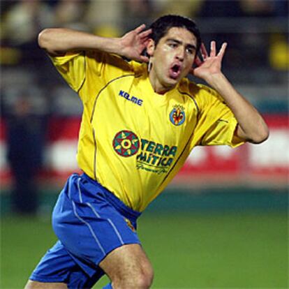 Riquelme celebra su gol, ayer en El Madrigal.