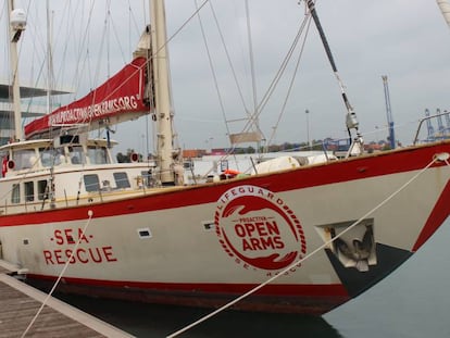 El buque Astral de la ONG Proactiva Open Arms atracado en La Marina de Valencia.