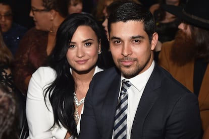 Demi Lovato y Wilmer Valderramam que fue su pareja, en los premios Grammy en febrero de 2016 en Las Vegas.
