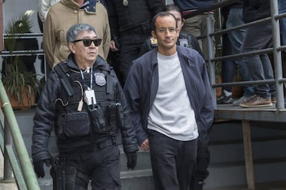 Marcelo Odebrecht escoltado por la policía en 2015.