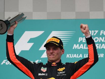 Verstappen celebra la victoria.