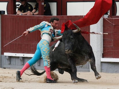 El diestro Antonio Ferrera en la faena a su segundo toro.