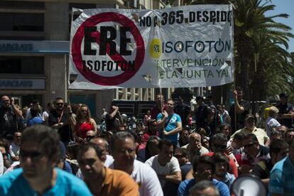 Isofotón employees protesting in Málaga against layoffs at the firm.