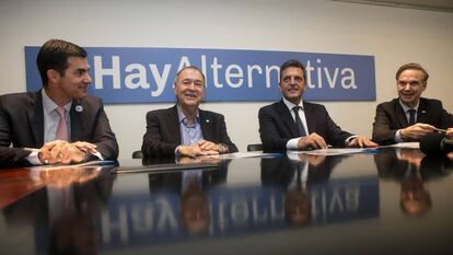 Juan Manuel Urtubey (izq.), Juan Schiaretti, Sergio Massa y Miguel Angel Pichetto, durante la reunión de Alternativa Federal realizada el miércoles en Buenos Aires