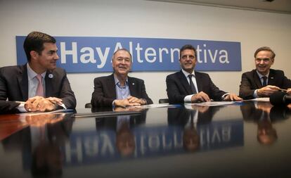 Juan Manuel Urtubey (izq.), Juan Schiaretti, Sergio Massa y Miguel Angel Pichetto, durante la reunión de Alternativa Federal realizada el miércoles en Buenos Aires