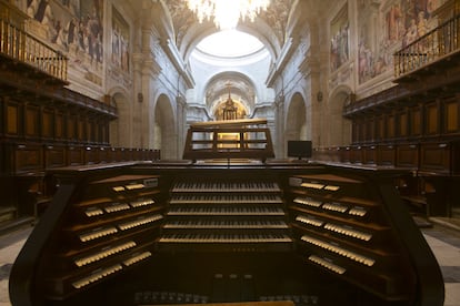 Órgano del coro de la basílica.