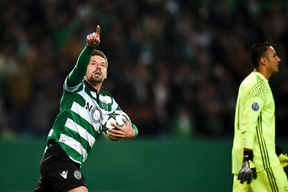 Adrien Silva celebrates el gol del empate.