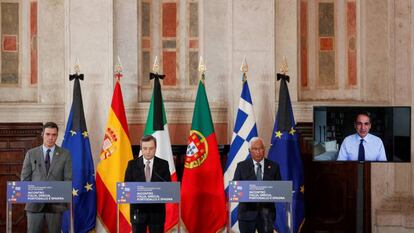 El presidente del Gobierno, Pedro Sánchez; el primer ministro italiano, Mario Draghi; el primer ministro de Portugal, Antonio Costa y el primer ministro deGrecia, Kyriakos Mitsotakis este viernes en Roma.