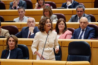 La vicepresidenta primera y ministra de Hacienda, María Jesús Montero, durante la sesión de control en el Senado, el 7 de mayo.