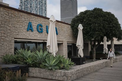 El restaurante Agua, en el paseo marítimo de Barcelona, cerrado.