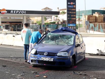 Accidente de tráfico en el que murió un a persona por una colisión entre dos autobuses y un turismo, a la altura del kilómetro 210 de la autovía A-92 a su paso por Moraleda de Zafayona (Granada), el domingo 3 de julio del año pasado