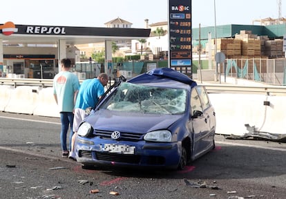 Accidente de tráfico en el que murió un a persona por una colisión entre dos autobuses y un turismo, a la altura del kilómetro 210 de la autovía A-92 a su paso por Moraleda de Zafayona (Granada), el domingo 3 de julio del año pasado