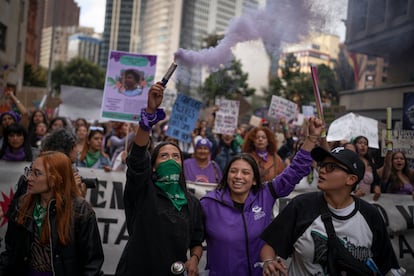 La marcha avanzó por las calles bogotanas sin mayores percances. 